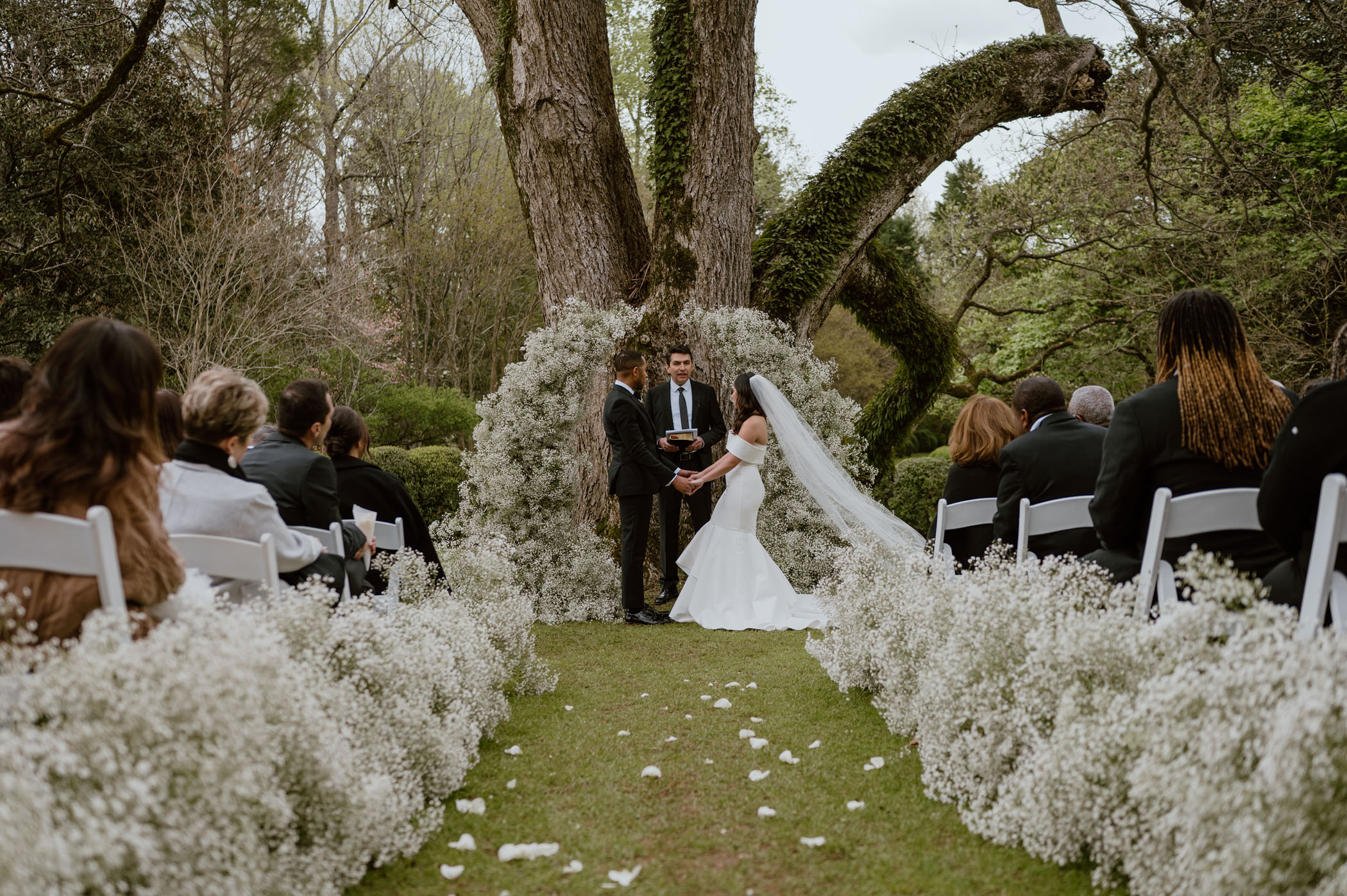 Minimalistic Baby's Breath Wedding at Meadowlark 1939 in Atlanta