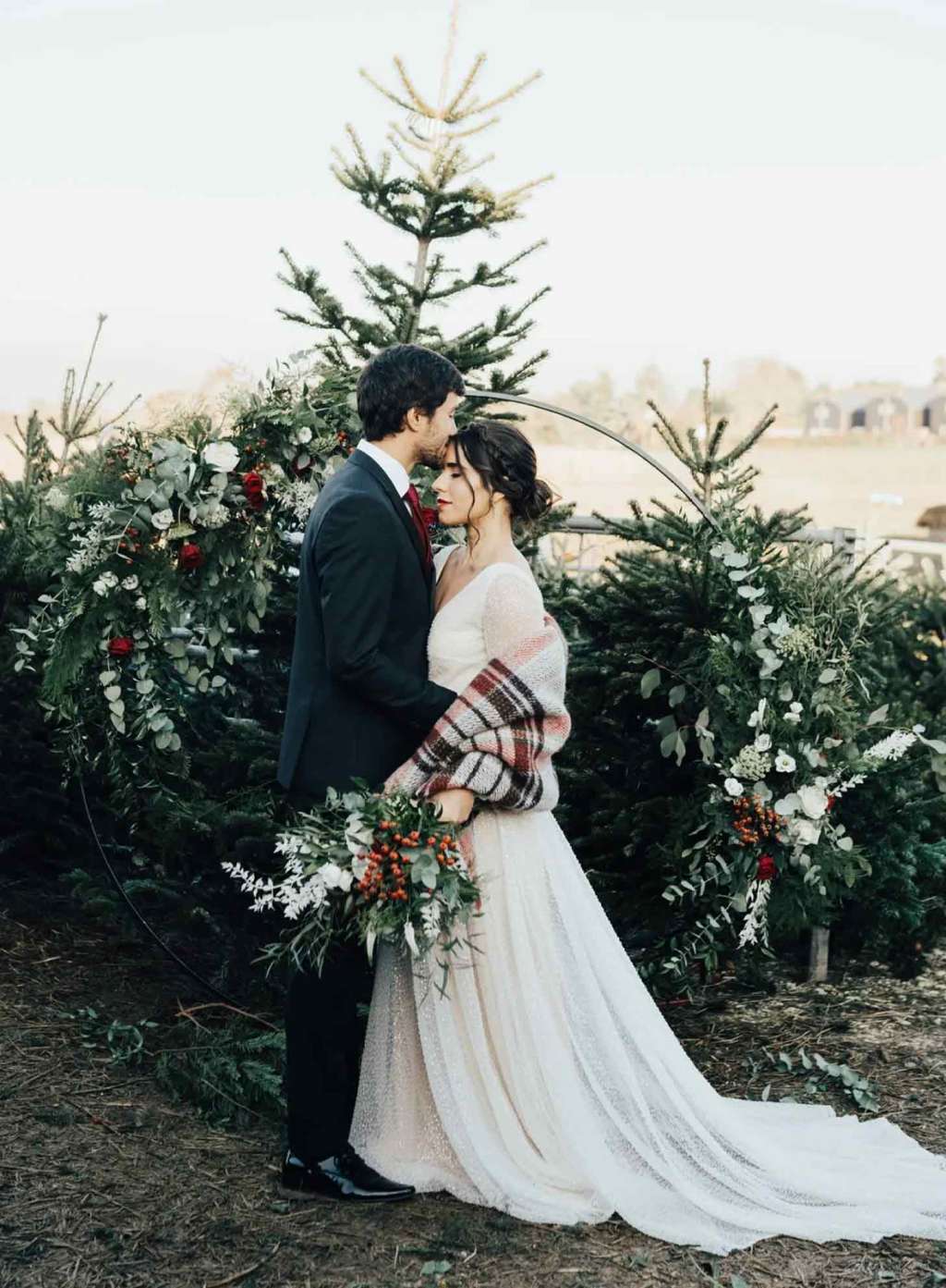 best Christmas wedding ideas simple red and green wedding arch