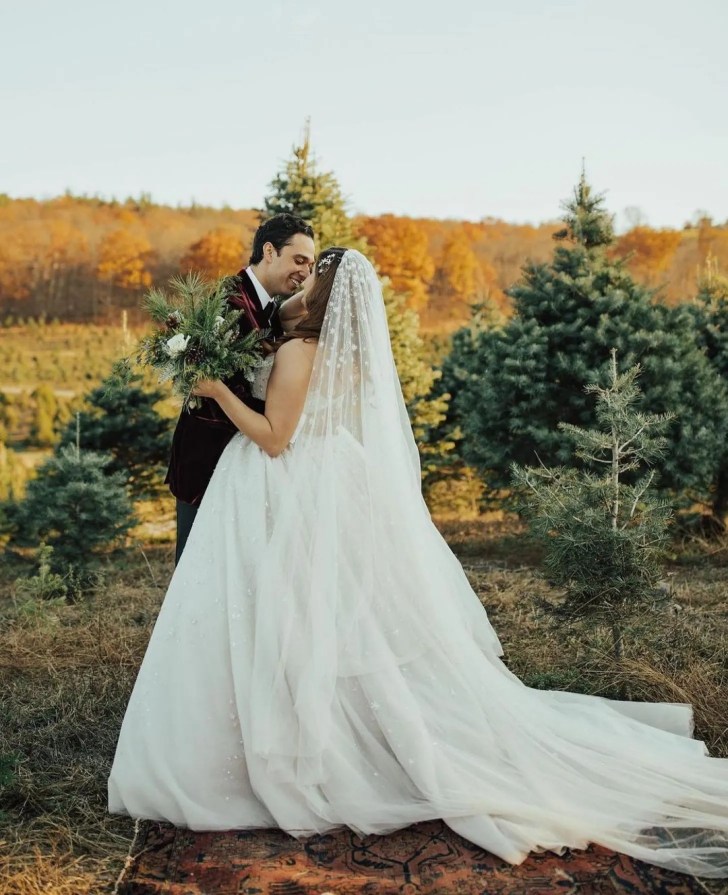 rustic best Christmas wedding ideas on a budget pine bouquet